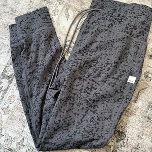 Vuori Charcoal and Black Speckle Leggings